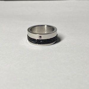 Ring with black crystals